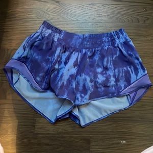 Lululemon Hotty Hot 2.5in Low-Rise Lined Shorts